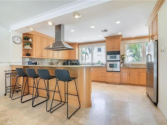 4th image of 3972 NE 171st St #3972