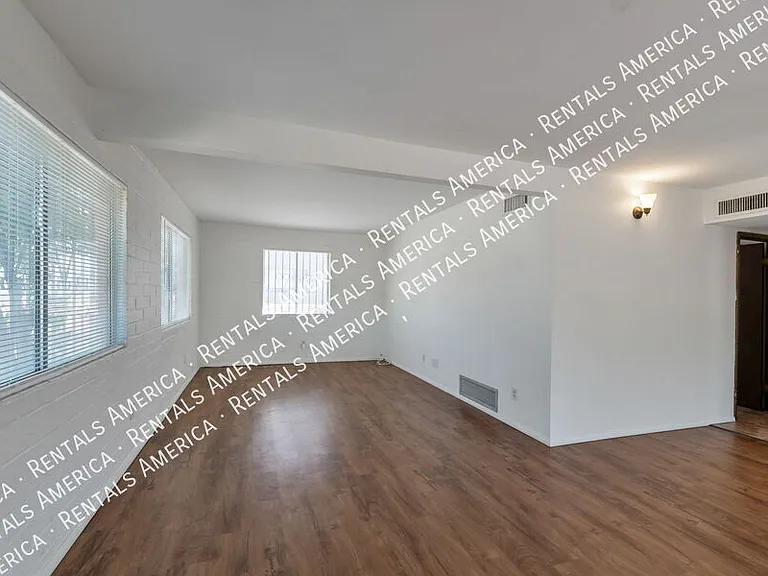 947 N Alvernon Way #11 — Photo 3