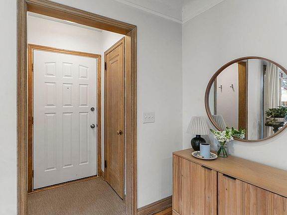 4th image of 5455 Shoreview Ave