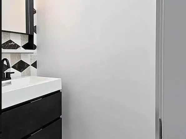 181 Kosciusko Street image 15 of 22