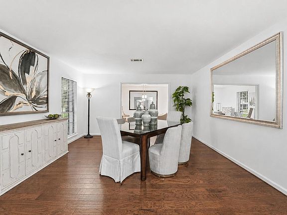5th image of 215 Whispering Oaks Dr