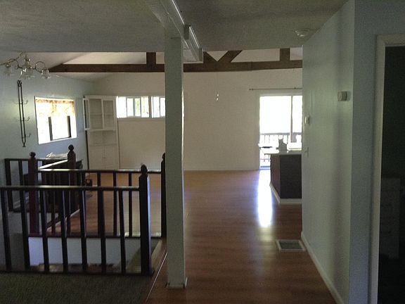 5th image of 105 Mackle Ln