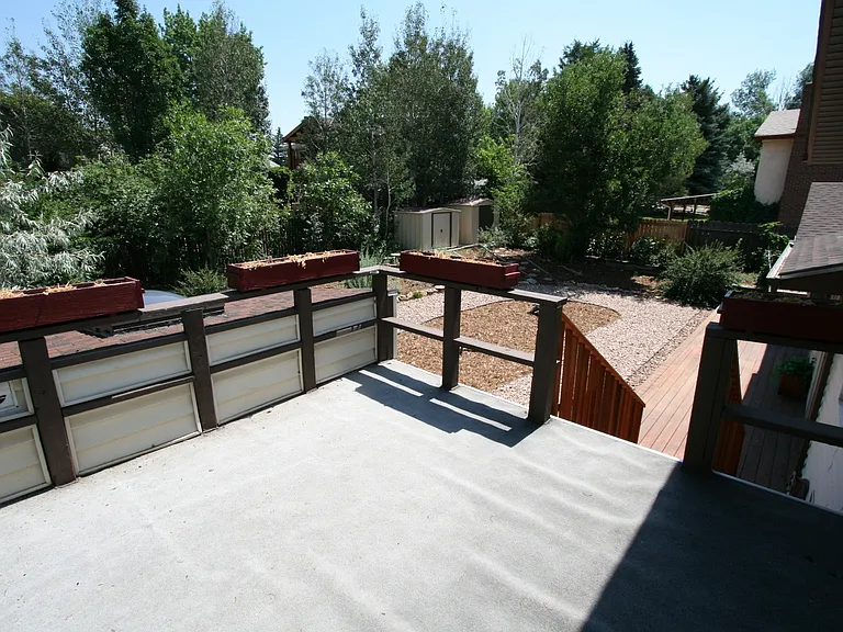 1092 Stanton St — Photo 16