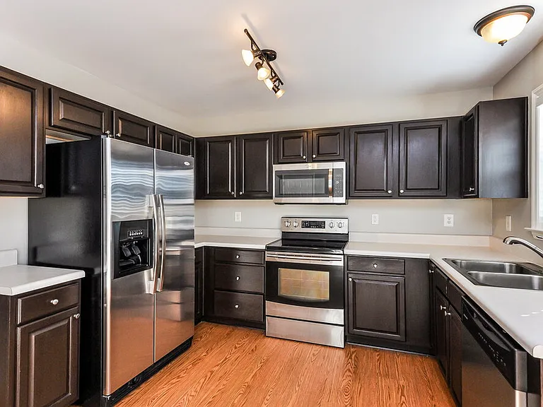 616 Groveton Trl — Photo 7
