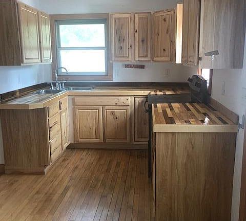 3rd image of 622 6th Ave S
