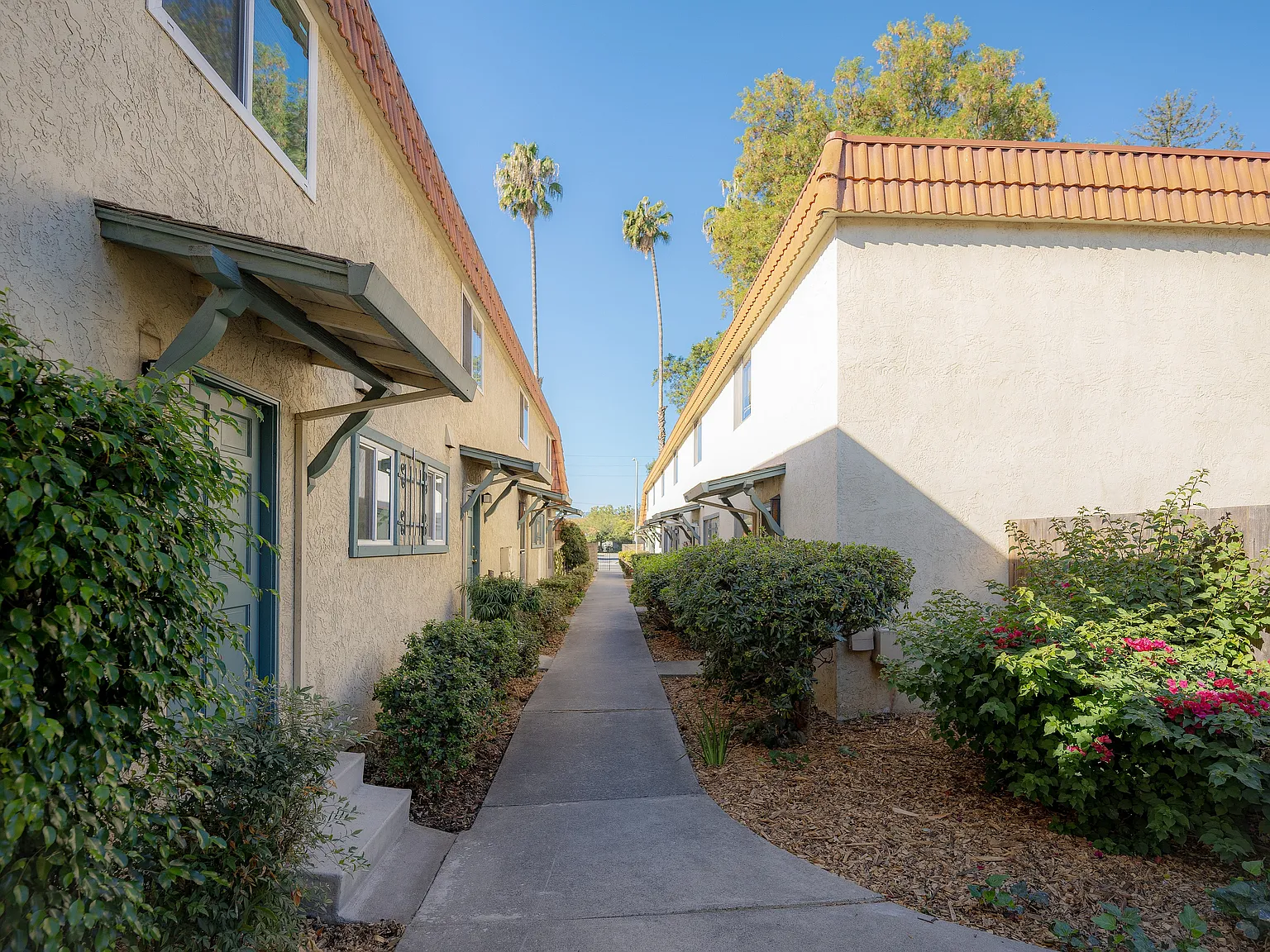 Parkview Apartments — Photo 2