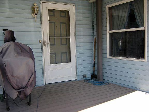 2nd image of 806 28th St Trailer 15