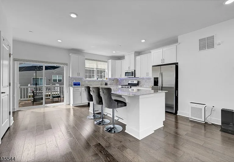 6 Martin Pl — Photo 13