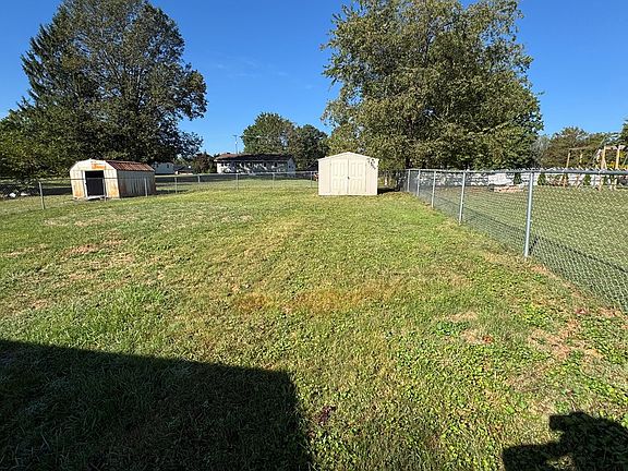 3rd image of 111 Linda Ave