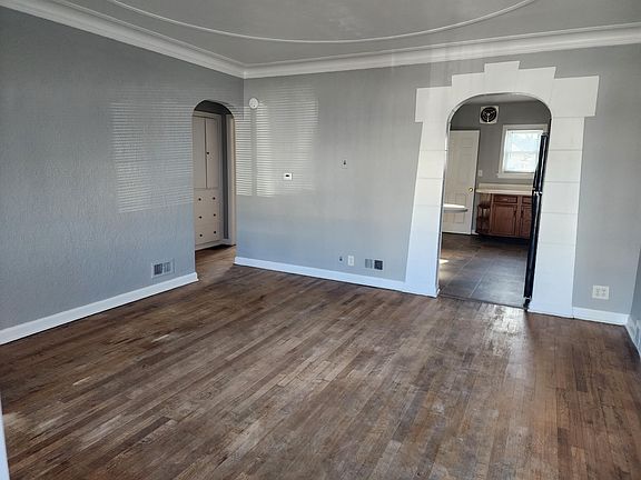 5th image of 621 W Marion St