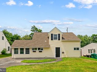 414 Holly Dr, Levittown, PA
