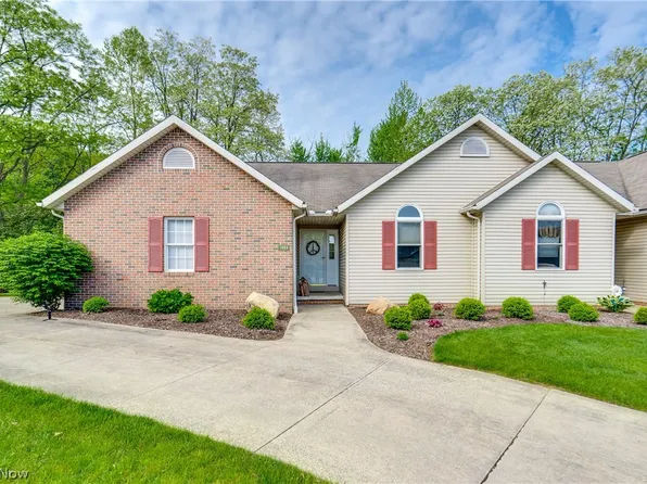 1404 Waters Edge Dr, Akron, OH 44313