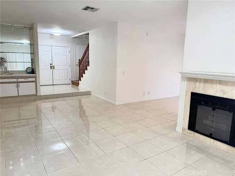 18319 Hart St #3 — Photo 9