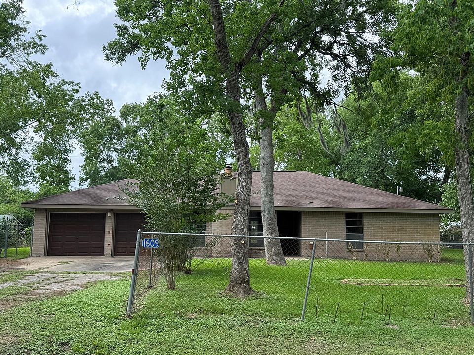 1st image of 1609 Forrest Dr