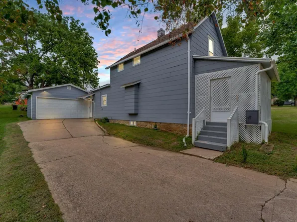 2622 SE Adams St, Topeka, KS 66605