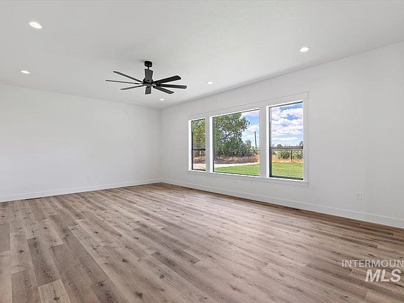 4th image of 26215 Reed Ln