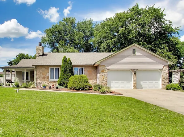 6768 W Brier Creek Dr, New Palestine, IN 46163
