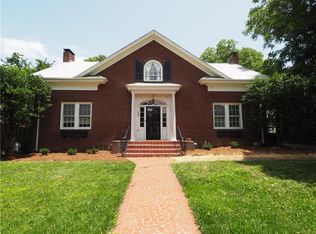 520 N Center St, Hickory, NC 28601