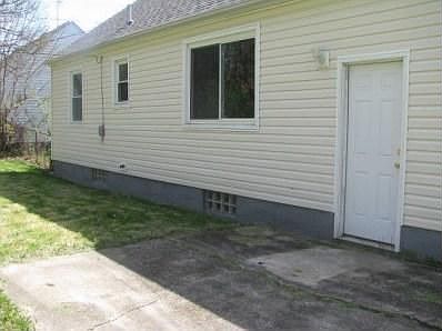 3rd image of 1527 Vancouver Dr