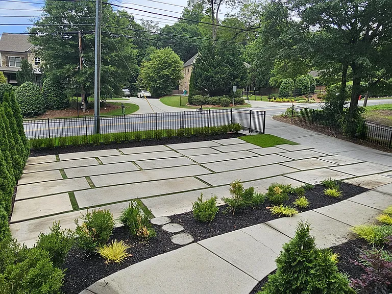 2110 E Roxboro Rd NE — Photo 3