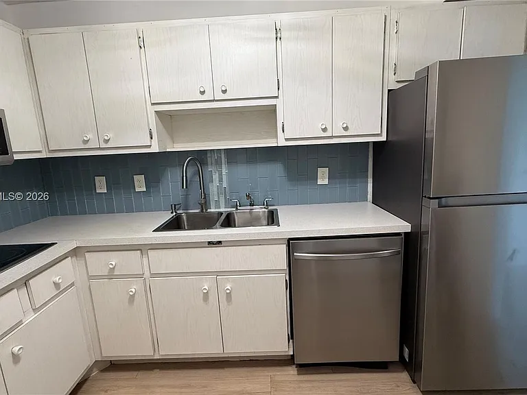 400 Kings Point Dr #316 — Photo 3