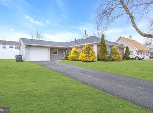 36 Peartree Ln, Willingboro, NJ 08046