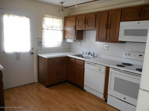 5th image of 1B Gramercy Ln #B