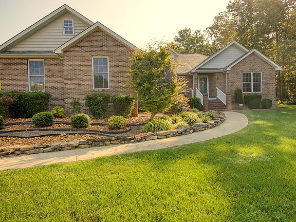 2nd image of 135 Canary Ct