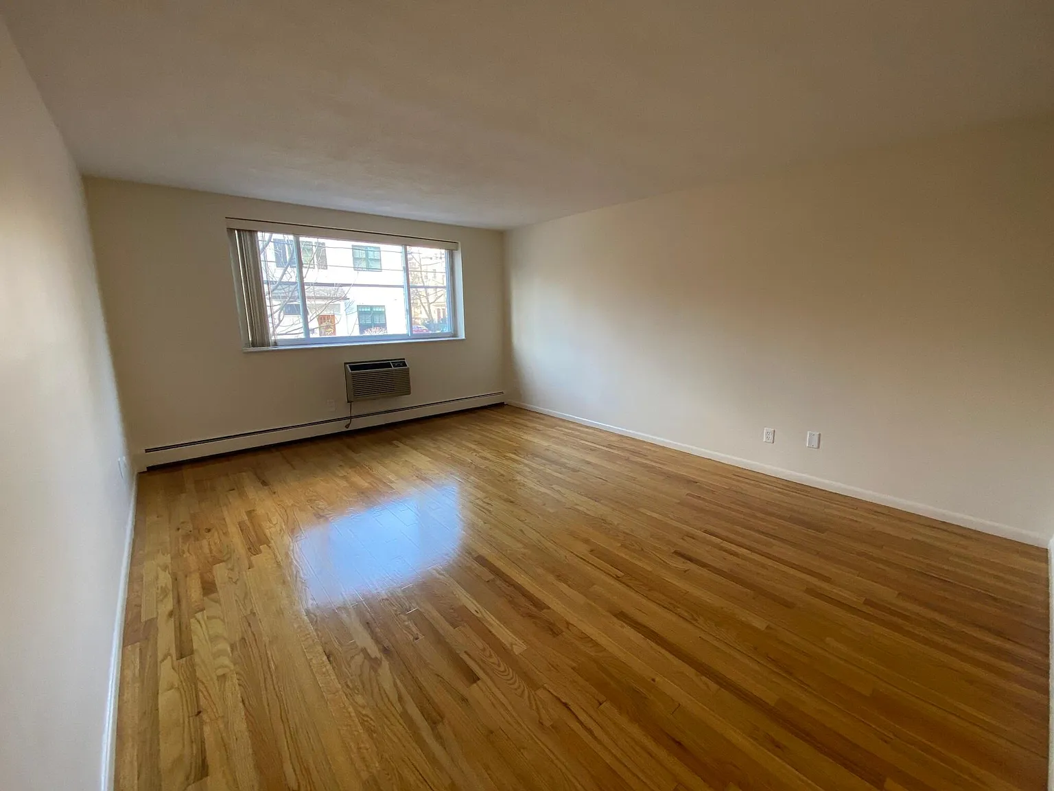 81 Green St — Photo 3