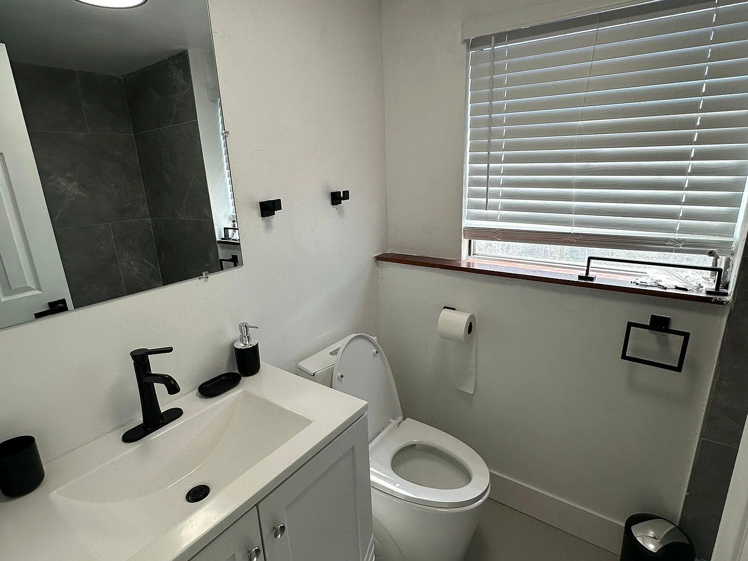 4 bed, 3.0 bath, 1808 sqft, $1,473 — Photo 2