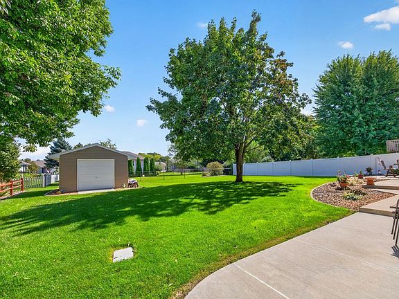 2nd image of 1008 Golfers Ct SE