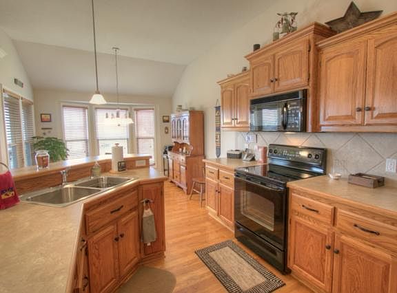 5th image of 1907 NE Lake Dr