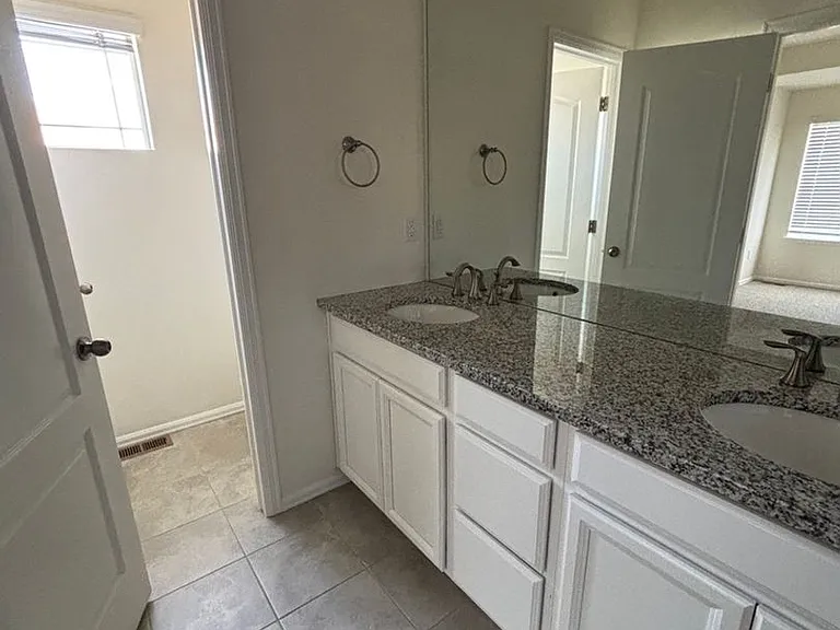 17612 Cherokee St — Photo 27