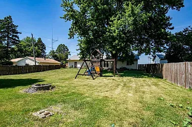705 Eastview Dr — Photo 8