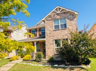 1045 Holly Anne Ln, Aubrey, TX 76227