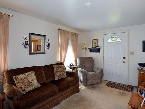 5th image of 313 Iroquois Ave