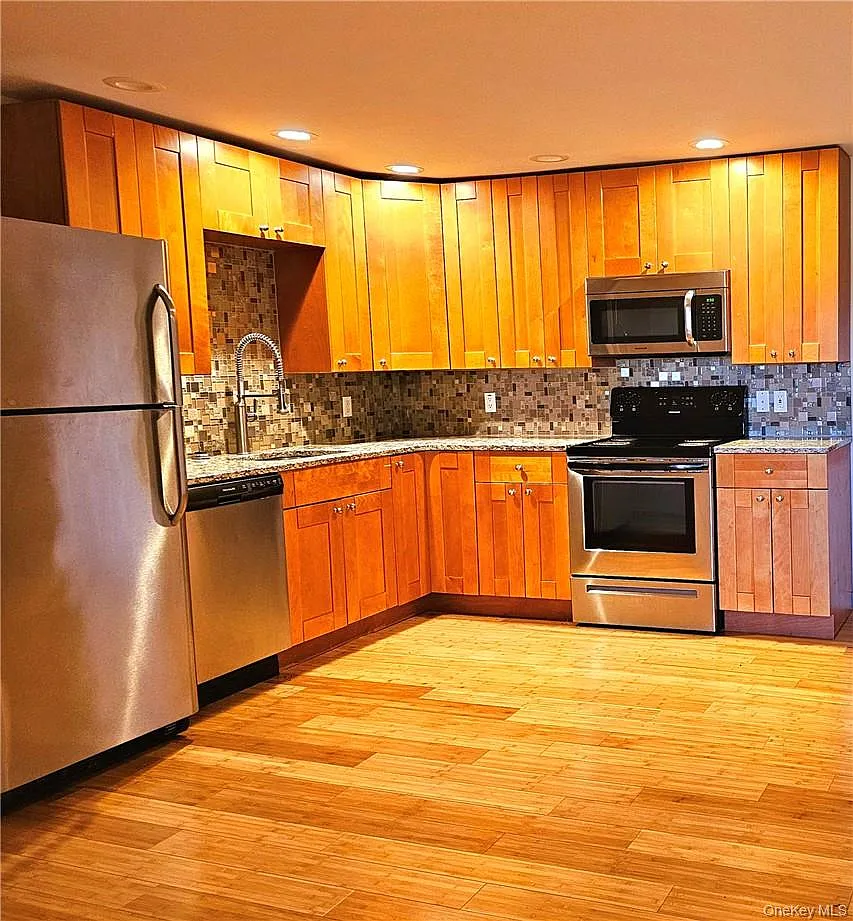 2 bed, 2.5 bath, 800 sqft, $1,700 — Photo 3