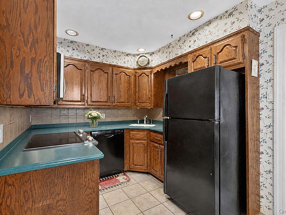 5th image of 83 Whittier Avenue