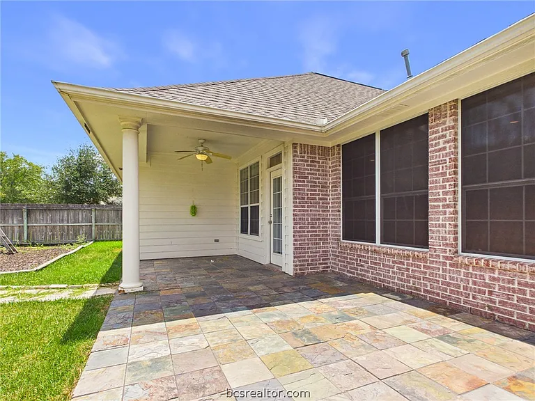 2305 Kendal Green Cir — Photo 23