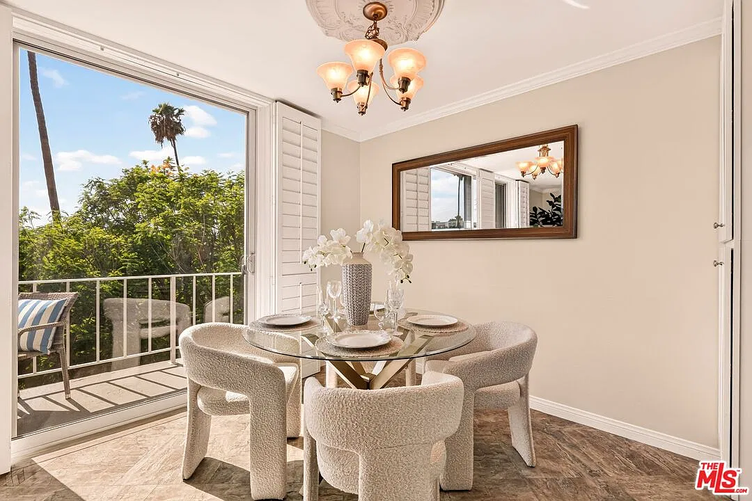 1 bed, 1.0 bath, 719 sqft, $3,800 — Photo 2