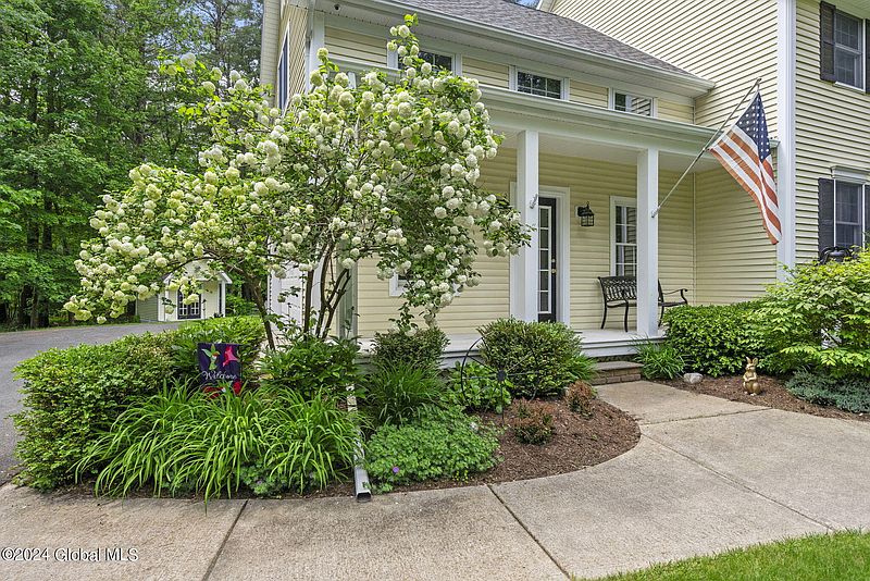 3rd image of 41 Avon Court