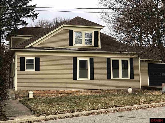 2nd image of 250 Cherry St E