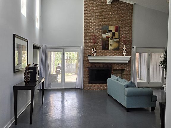 4th image of 5422 River Thames Rd