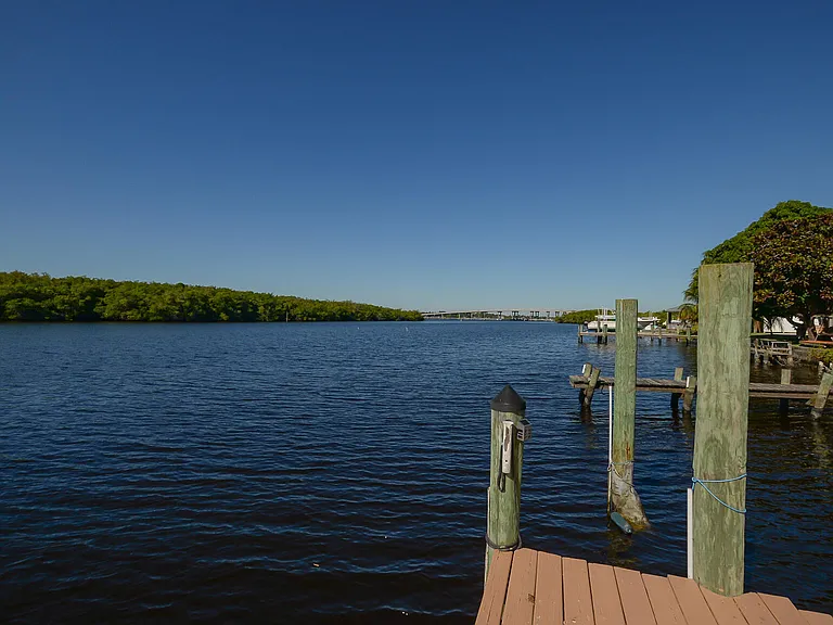 110 SW Hideaway Pl — Photo 35