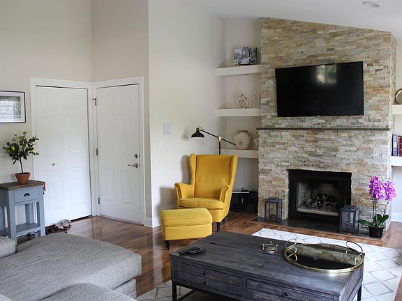 3rd image of 1300 Pennwood Ct Unit B2