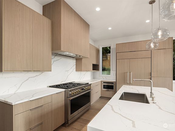 5th image of 238 5th Avenue W