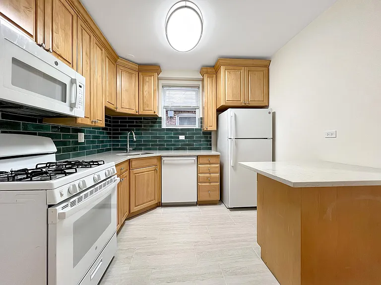 3245 N Lawndale Ave #G — Photo 2
