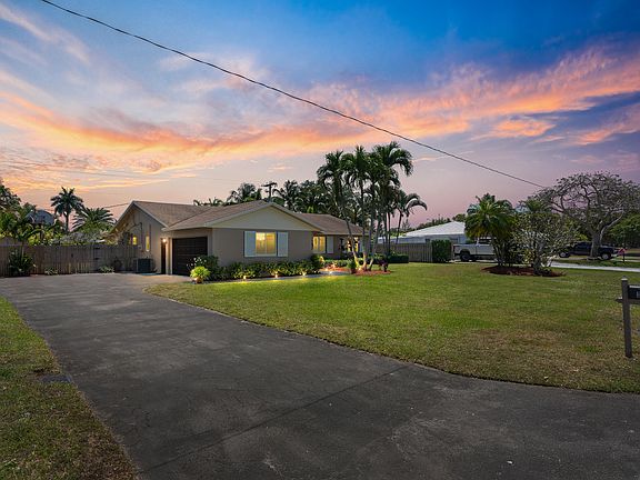 2nd image of 3720 Sherwood Boulevard