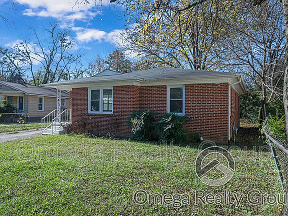 3rd image of 1011 Meadow Dr NW