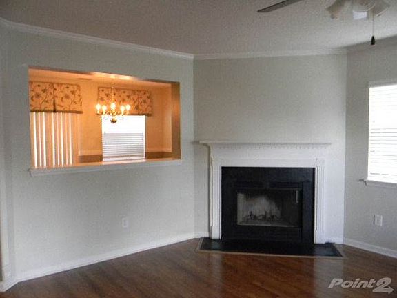Family room 3